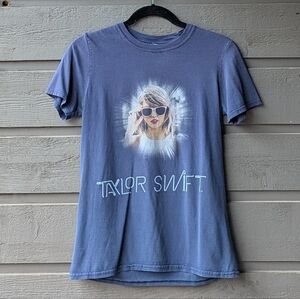 Taylor Swift Graphic Shirt Sleeve T-Shirt 1989 World Tour Tee Blue Size Small